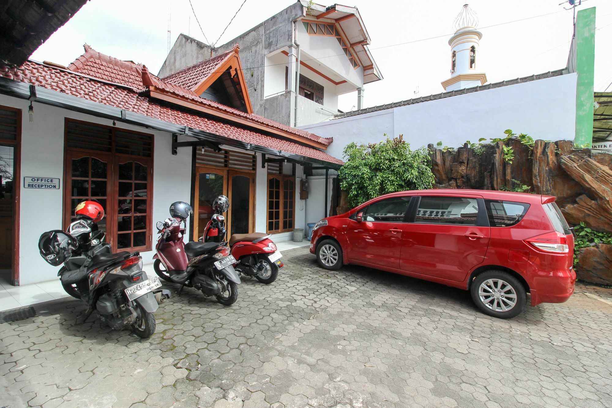 יוגיאקרטה Reddoorz Plus Near Alun Alun Selatan מראה חיצוני תמונה